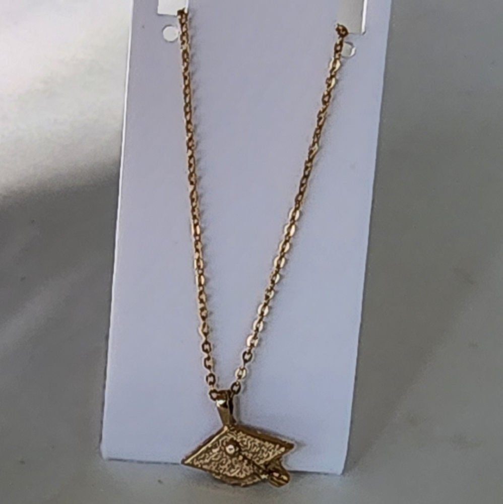 🎓 Grad Cap Necklace - Picture 3 of 5